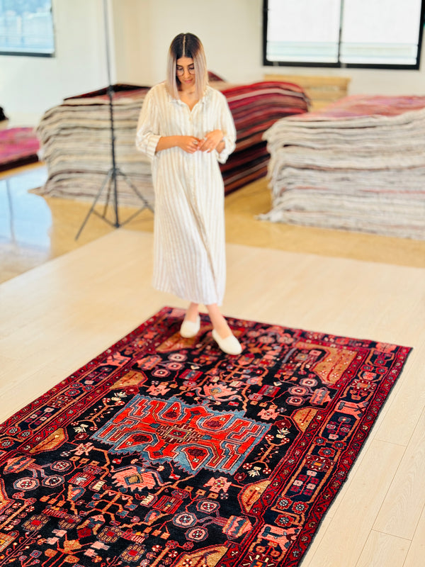 8' 9" x 5' 1" Excellent Hand-Knotted Vintage Tribal Rug - Yasi & Fara 