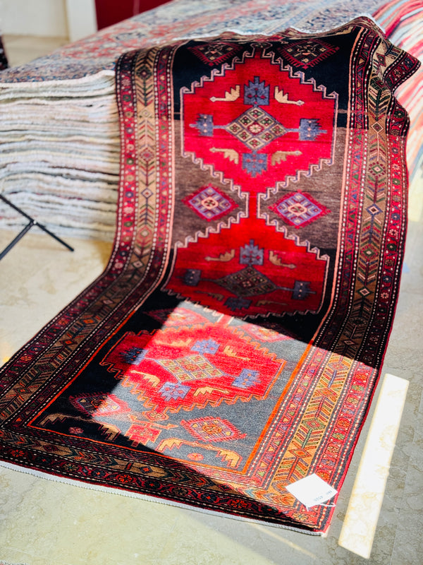 8' 10" x 4' 5"  Excellent Hand-Knotted Vintage Tribal Rug - Yasi & Fara 