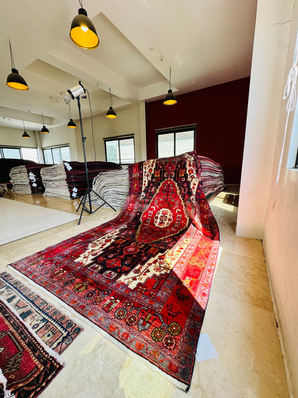 10' 1" x 5' 6" Excellent Hand-Knotted Vintage Tribal Rug - Yasi & Fara 