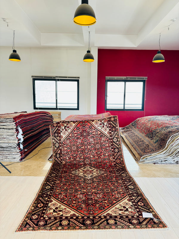 9' 10" x 5' 1" Excellent Hand-Knotted Vintage Tribal Rug - Yasi & Fara 