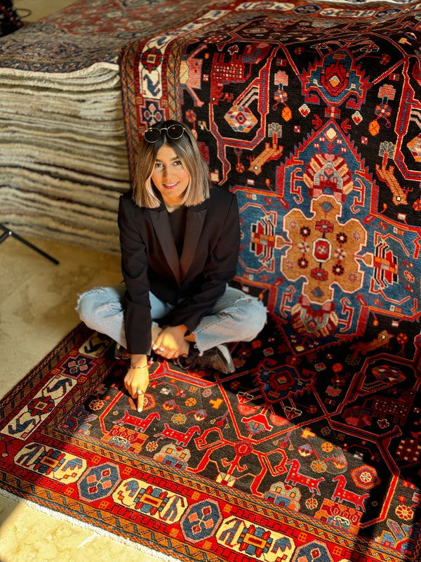 9' 5" x 5' 6" Excellent Hand-Knotted Vintage Tribal Rug