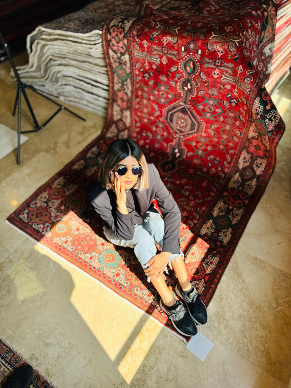 10' 2" x 5' 3" Excellent Hand-Knotted Vintage Tribal Rug