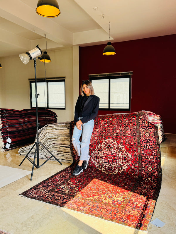 10' x 5' 5" Excellent Hand-Knotted Vintage Tribal Rug