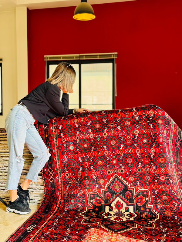 10' 10" x 5' 3" Excellent Hand-Knotted Vintage Tribal Rug