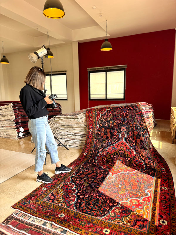 10' 10" x 5' 7" Excellent Hand-Knotted Collectible Vintage Rug