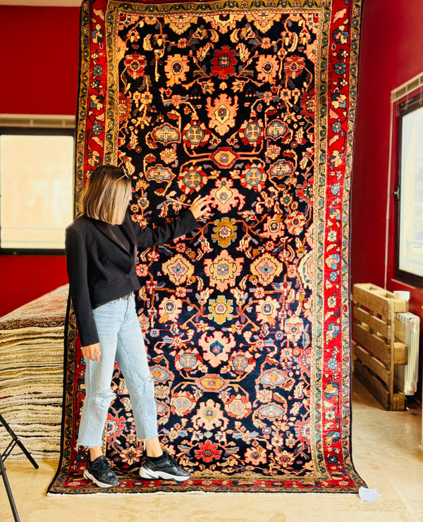 10' 8" x 5' 5" Excellent Hand-Knotted Vintage Collectible Tribal Rug