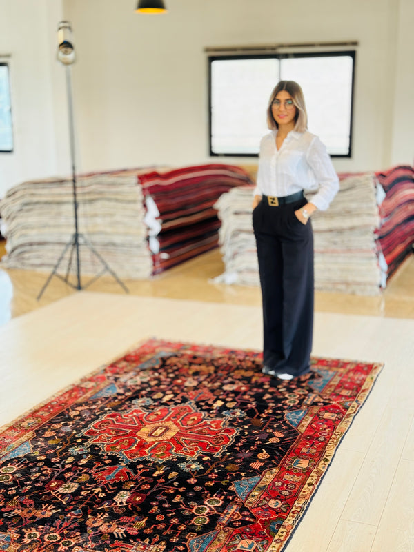 9' 2" x 5' 4" Excellent Hand-Knotted Vintage Tribal Rug