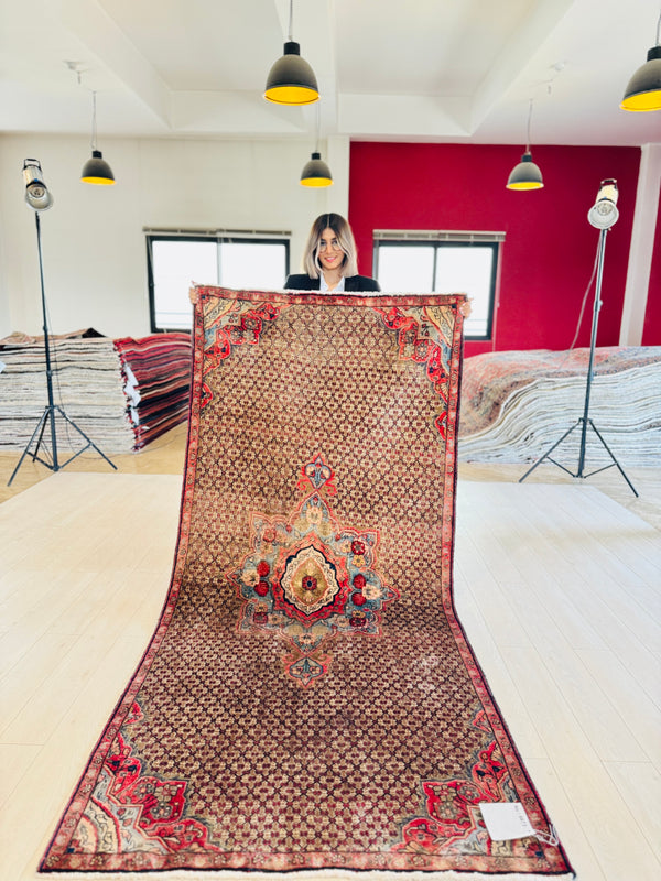 8' 10" x 4' 1" Excellent Hand-Knotted Vintage Tribal Rug