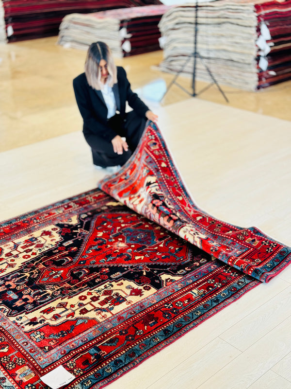 8' 6" x 5' 4" Excellent Hand-Knotted Vintage Tribal Rug