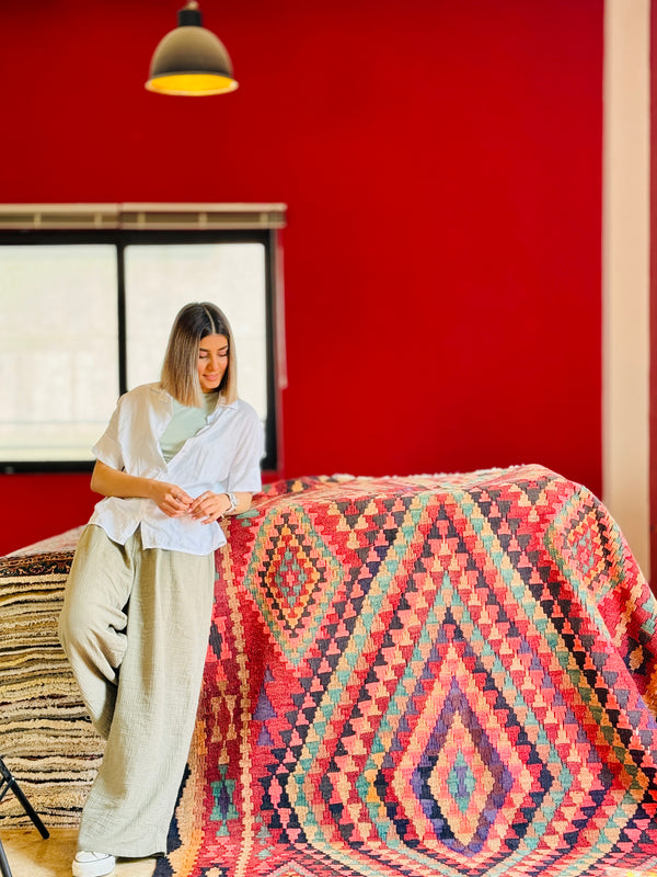 10' 9" x 5' 9" Excellent Handwoven Vintage Tribal Kilim Rug