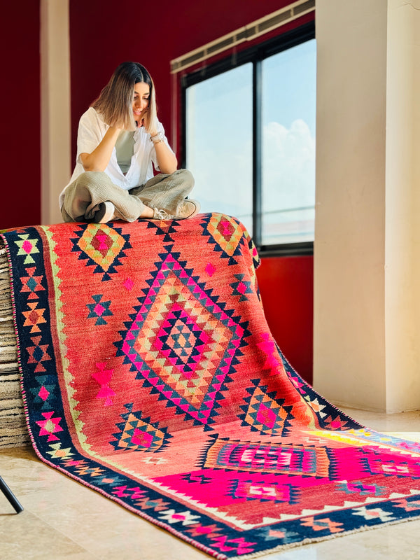 10' 6" x 4' 10" Excellent Handwoven Vintage Kilim Tribal Rug