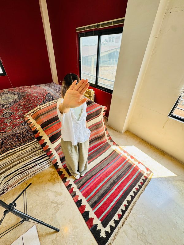 9' 6" x 4' 9" Excellent Handwoven Vintage Tribal Kilim Rug