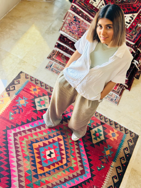 9' 10" x 5' 5" Excellent Handwoven Vintage Tribal Kilim Rug