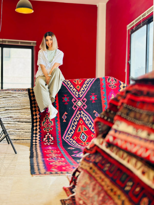 11' 3" x 5' 1" Excellent Handwoven Vintage Tribal Kilim Rug