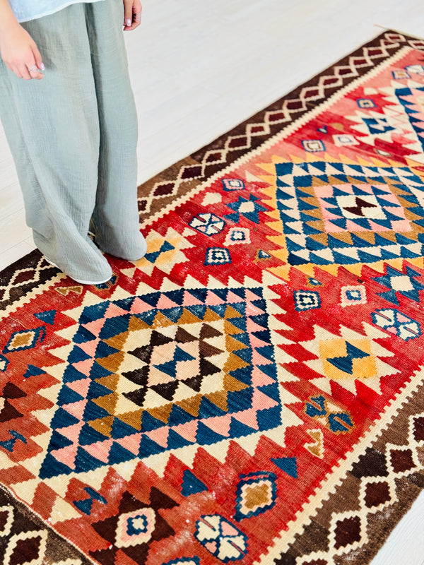 10' 1" x 4' 8" Excellent Handwoven Vintage Tribal Kilim Rug