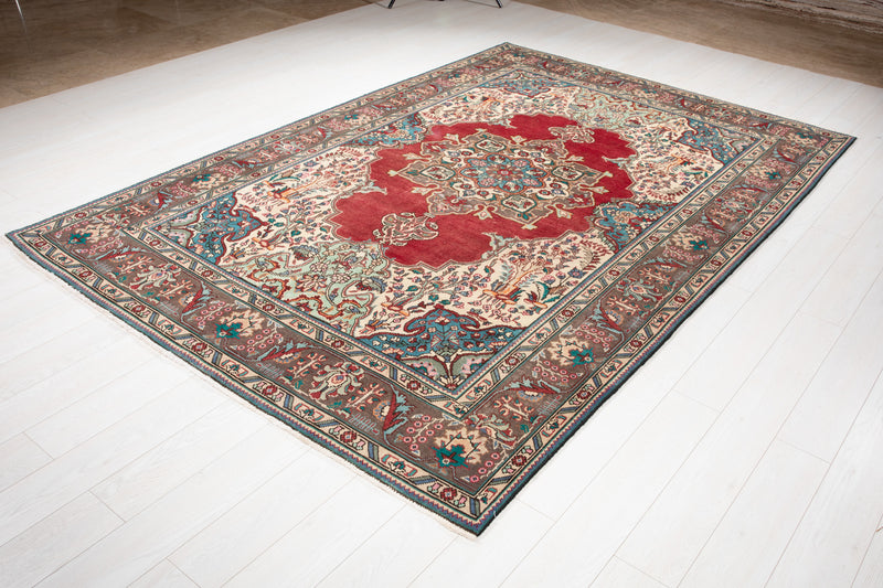 9' 10" x 6' 6" Excellent Hand-Knotted Antique Collectible Area Rug - Yasi & Fara 