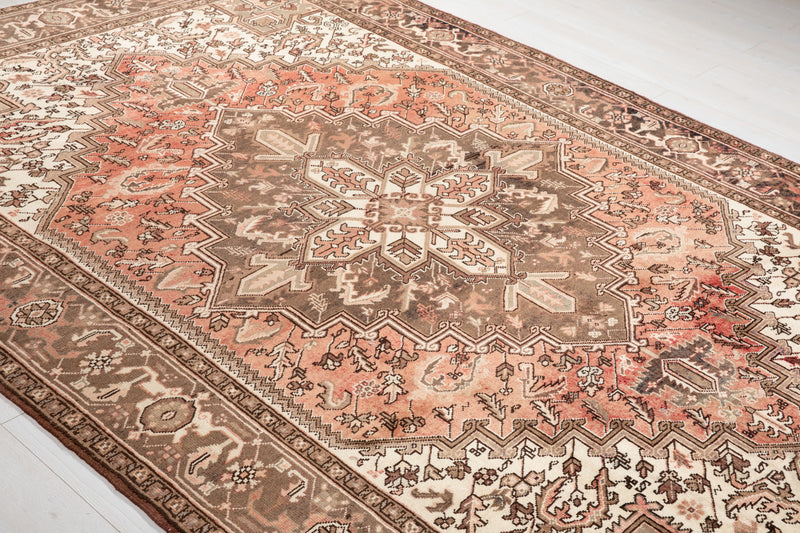 9' 8" x 6' 8" Excellent Hand-Knotted Vintage Tribal Rug - Yasi & Fara 