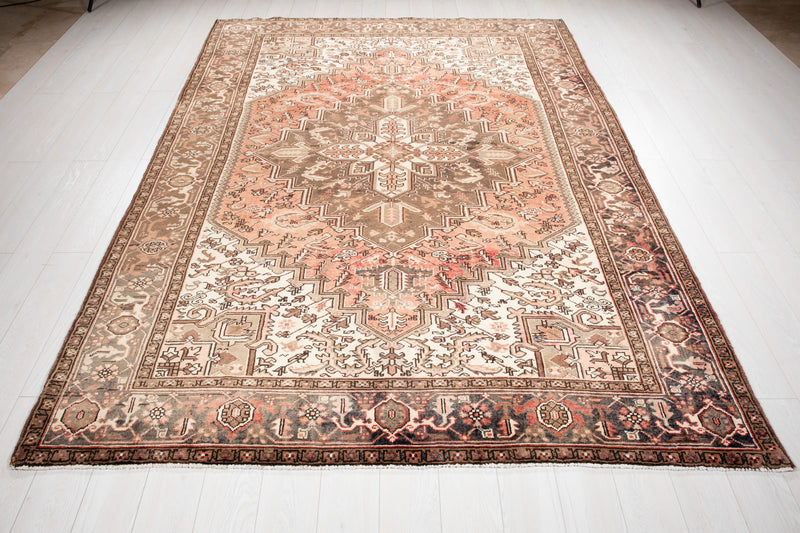 9' 8" x 6' 8" Excellent Hand-Knotted Vintage Tribal Rug - Yasi & Fara 