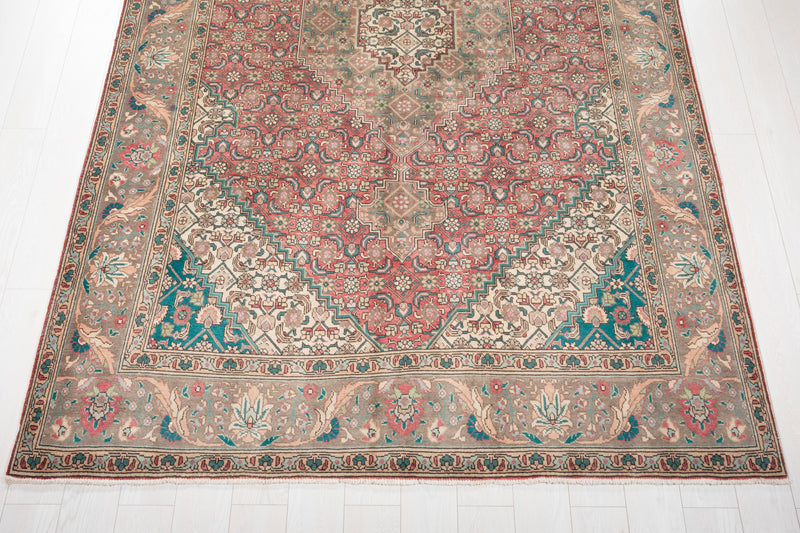 10' 1" x 6' 7" Excellent Hand-Knotted Antique Area Rug - Yasi & Fara 