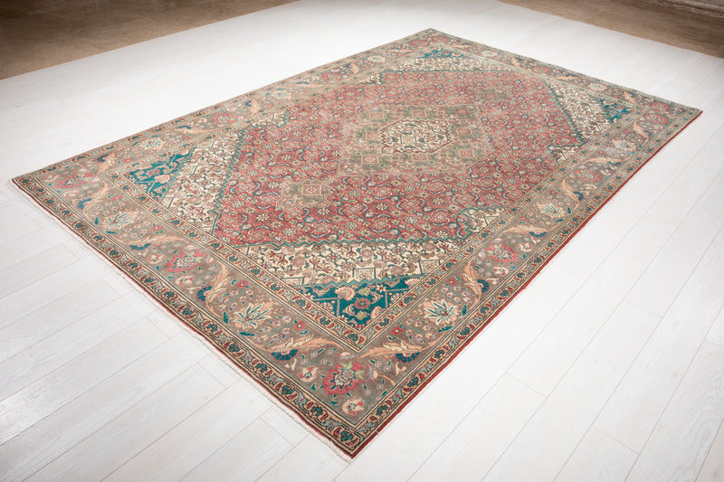 10' 1" x 6' 7" Excellent Hand-Knotted Antique Area Rug - Yasi & Fara 