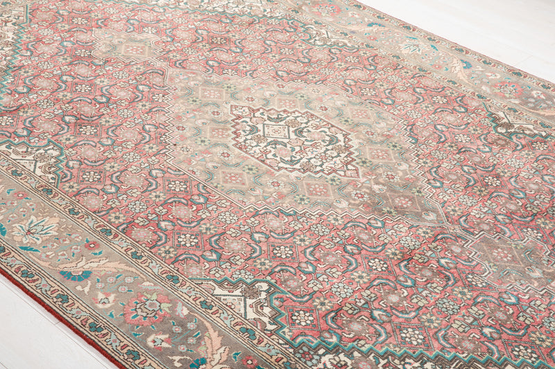 10' 1" x 6' 7" Excellent Hand-Knotted Antique Area Rug - Yasi & Fara 