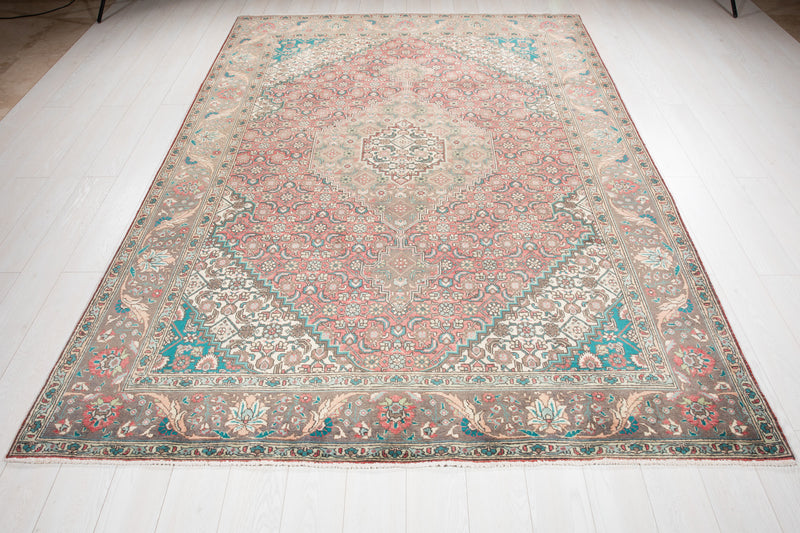 10' 1" x 6' 7" Excellent Hand-Knotted Antique Area Rug - Yasi & Fara 
