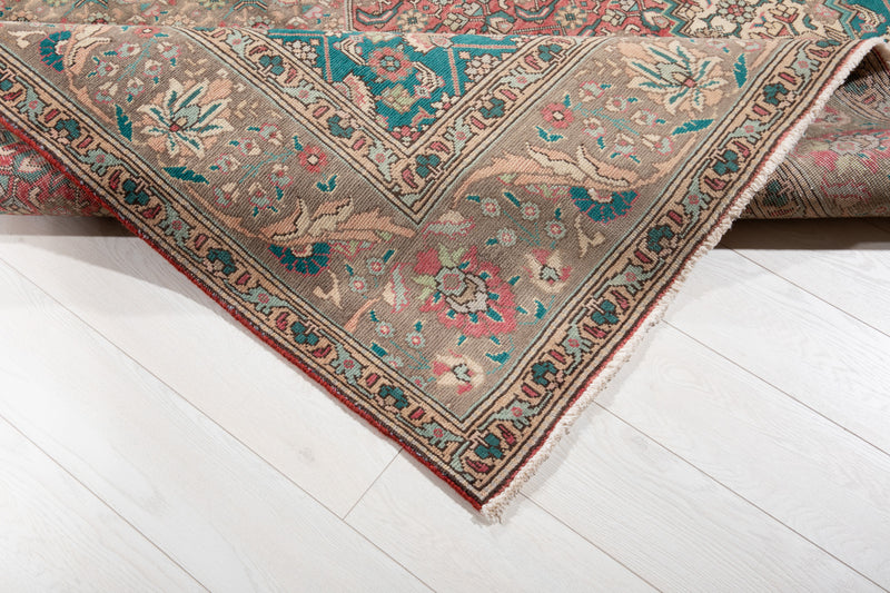 10' 1" x 6' 7" Excellent Hand-Knotted Antique Area Rug - Yasi & Fara 