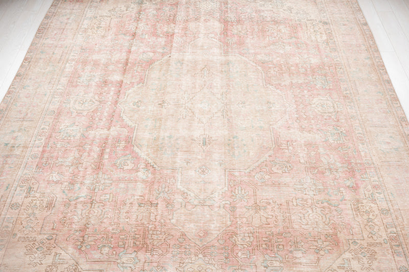 12' 9" x 9' 4" Excellent Hand-Knotted Antique Neutral Faded Pink Large Area Rug - Yasi & Fara 