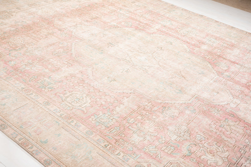 12' 9" x 9' 4" Excellent Hand-Knotted Antique Neutral Faded Pink Large Area Rug - Yasi & Fara 