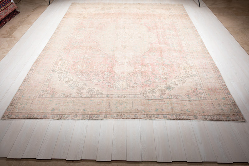 12' 9" x 9' 4" Excellent Hand-Knotted Antique Neutral Faded Pink Large Area Rug - Yasi & Fara 