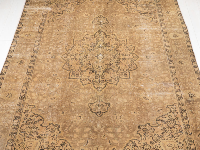 9' 8" x 6' 5" Excellent Hand-Knotted Antique Distressed Faded Area Rug - Yasi & Fara 