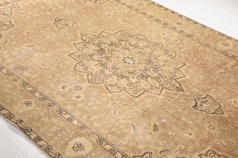 9' 8" x 6' 5" Excellent Hand-Knotted Antique Distressed Faded Area Rug - Yasi & Fara 