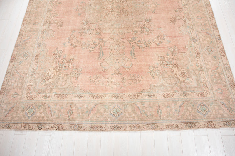 12' 6" x 9' 7" Excellent Hand-Knotted Antique Neutral Faded Large Area Rug - Yasi & Fara 