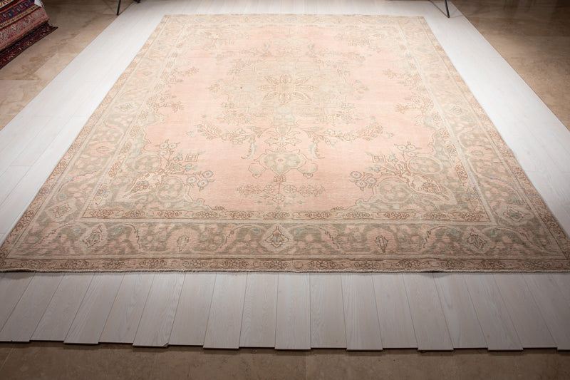 12' 6" x 9' 7" Excellent Hand-Knotted Antique Neutral Faded Large Area Rug - Yasi & Fara 