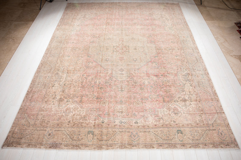 12' 9" x 9' 10" Excellent Hand-Knotted Antique Neutral Faded Pink Large Area Rug - Yasi & Fara 