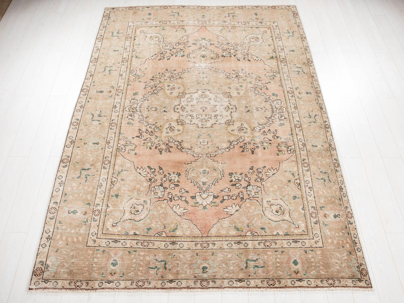 9' 6" x 6' 4" Excellent Hand-Knotted Antique Faded Area Rug - Yasi & Fara 