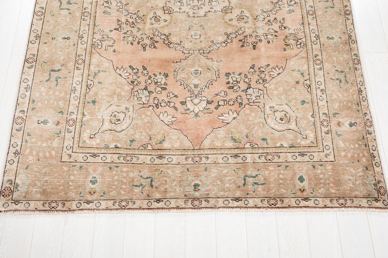 9' 6" x 6' 4" Excellent Hand-Knotted Antique Faded Area Rug - Yasi & Fara 