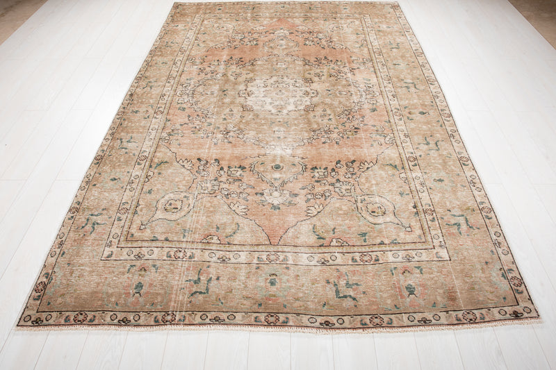 9' 6" x 6' 4" Excellent Hand-Knotted Antique Faded Area Rug - Yasi & Fara 