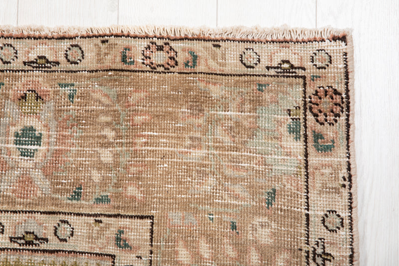 9' 6" x 6' 4" Excellent Hand-Knotted Antique Faded Area Rug - Yasi & Fara 
