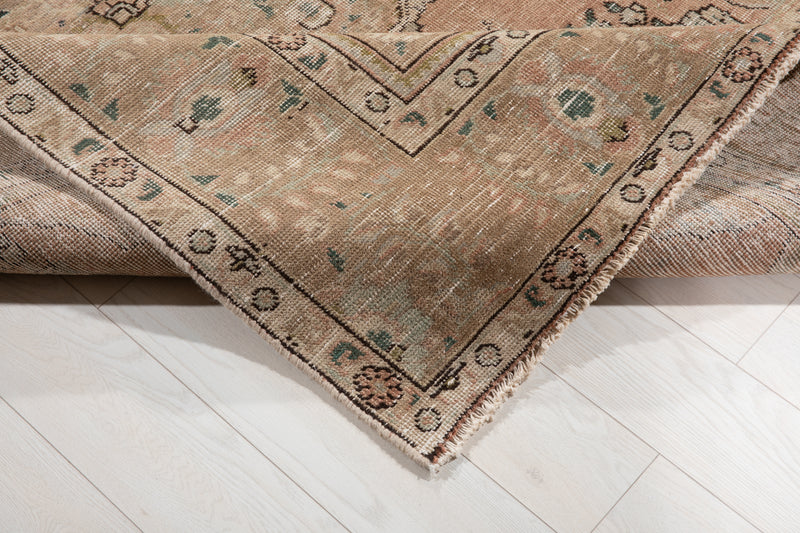 9' 6" x 6' 4" Excellent Hand-Knotted Antique Faded Area Rug - Yasi & Fara 
