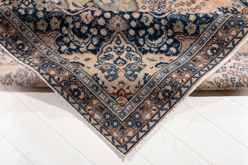 10' 1" x 6' 11" Excellent Hand-Knotted Antique Collectible Faded Area Rug - Yasi & Fara 