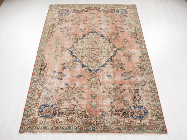 9' 1" x 6' Excellent Hand-Knotted Antique Neutral Faded Pink Area Rug - Yasi & Fara 