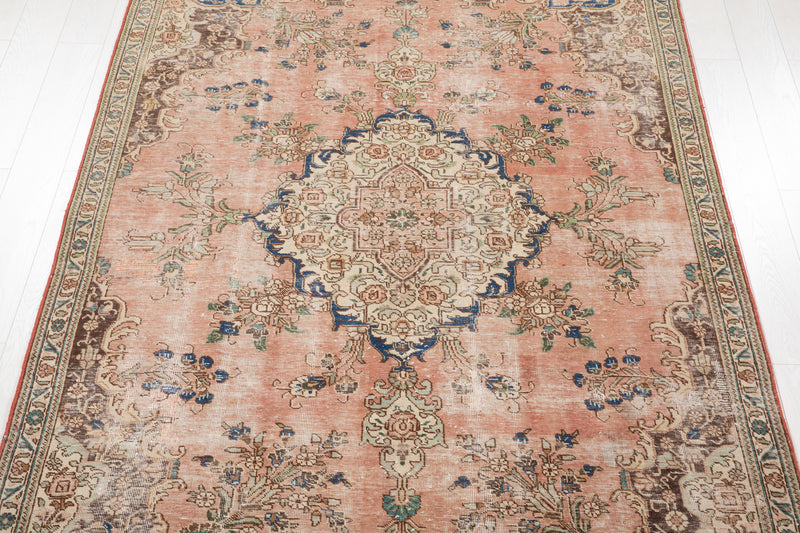 9' 1" x 6' Excellent Hand-Knotted Antique Neutral Faded Pink Area Rug - Yasi & Fara 