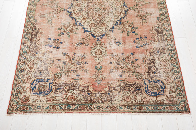 9' 1" x 6' Excellent Hand-Knotted Antique Neutral Faded Pink Area Rug - Yasi & Fara 