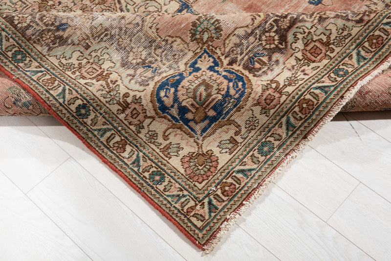 9' 1" x 6' Excellent Hand-Knotted Antique Neutral Faded Pink Area Rug - Yasi & Fara 