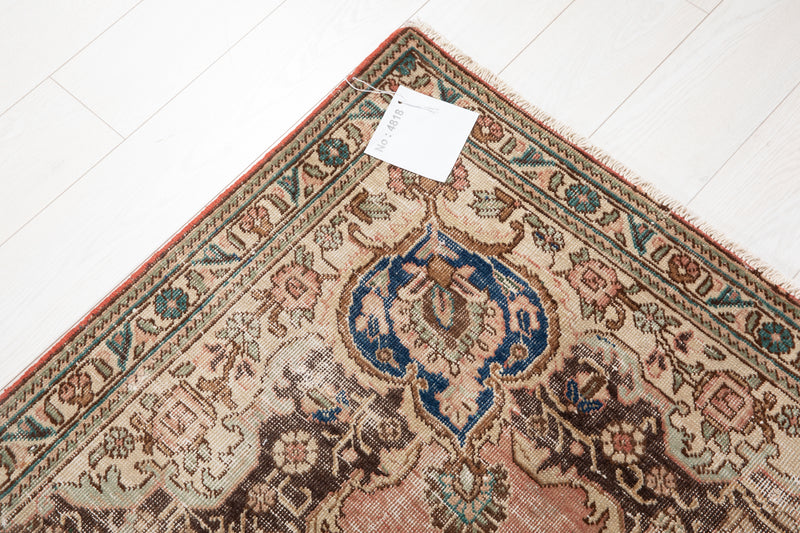 9' 1" x 6' Excellent Hand-Knotted Antique Neutral Faded Pink Area Rug - Yasi & Fara 