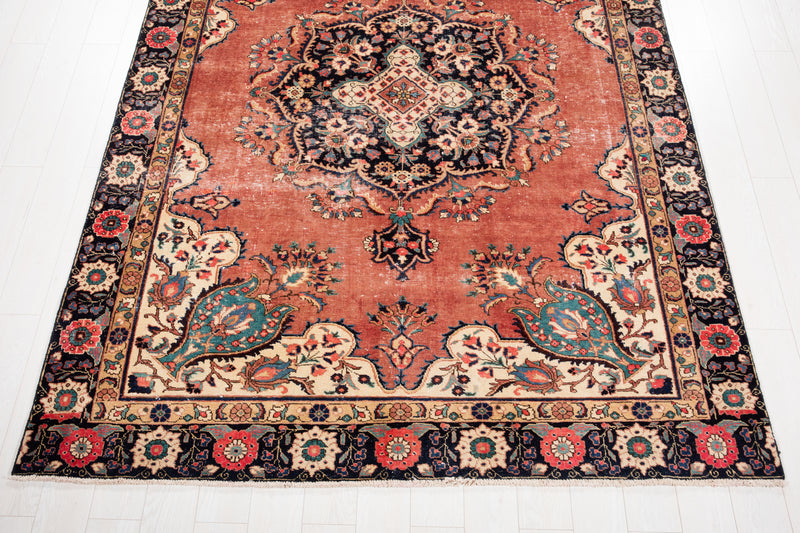 9' 11" x 6' 11" Excellent Hand-Knotted Antique Collectible Area Rug - Yasi & Fara 