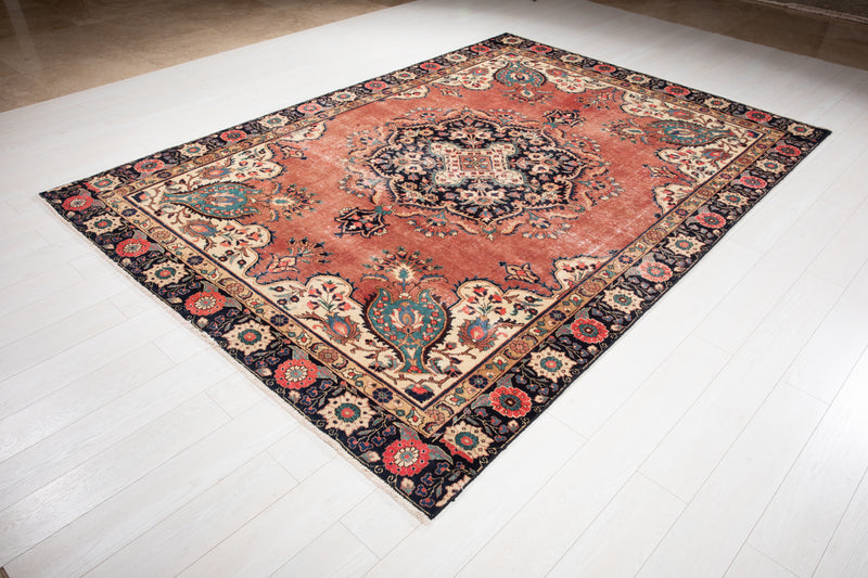 9' 11" x 6' 11" Excellent Hand-Knotted Antique Collectible Area Rug - Yasi & Fara 