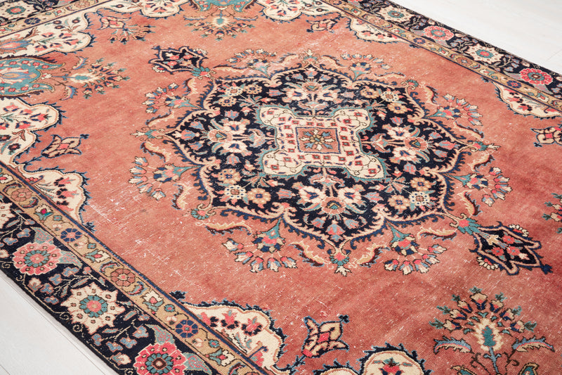 9' 11" x 6' 11" Excellent Hand-Knotted Antique Collectible Area Rug - Yasi & Fara 