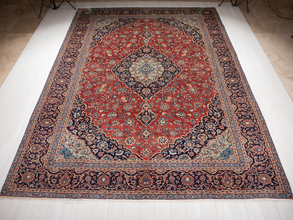 12' 11" x 9' 6" Excellent Hand-Knotted Vintage Large Area Rug